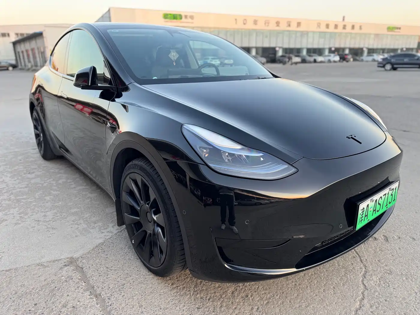 TESLA MODEL Y