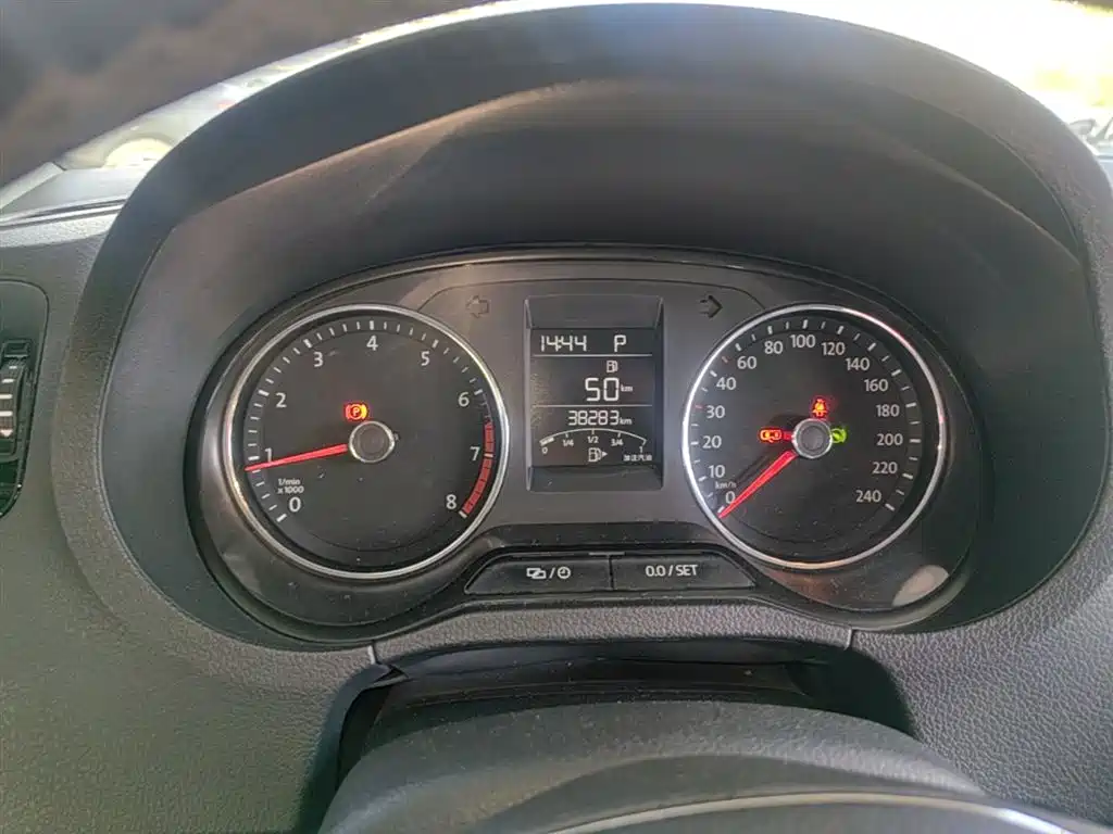 Volkswagen Polo 2016 1.6L Automatic Luxury фото 12