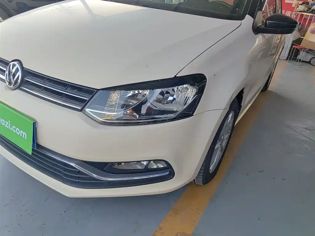 Volkswagen Polo 2016 1.6L Automatic Luxury фото 24