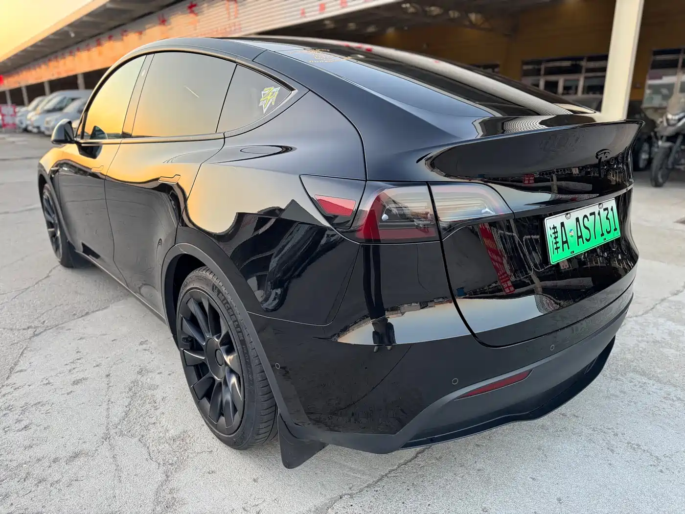 TESLA MODEL Y