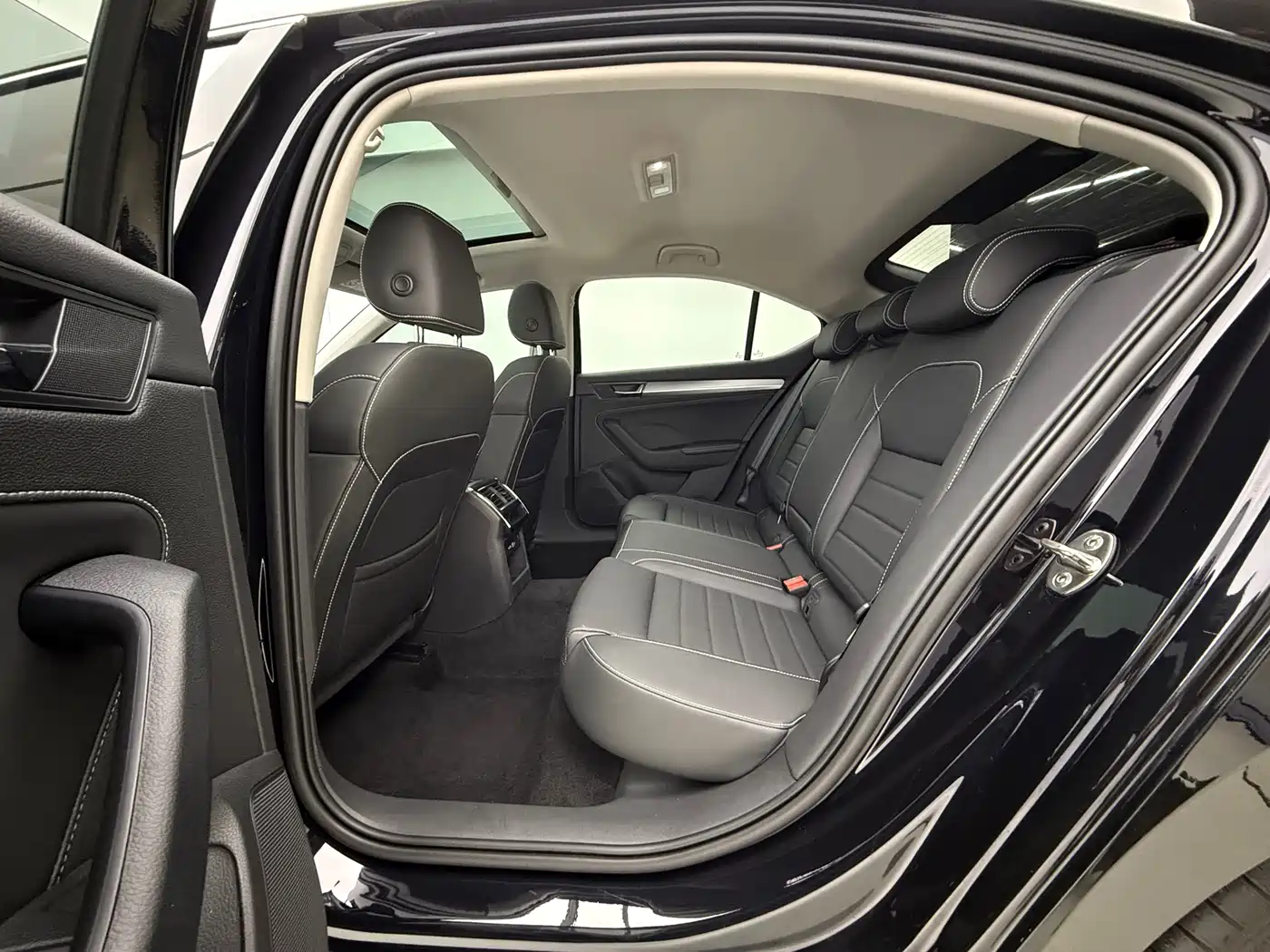 Škoda Superb 2024 TSI280 DSG Premium Edition фото 12