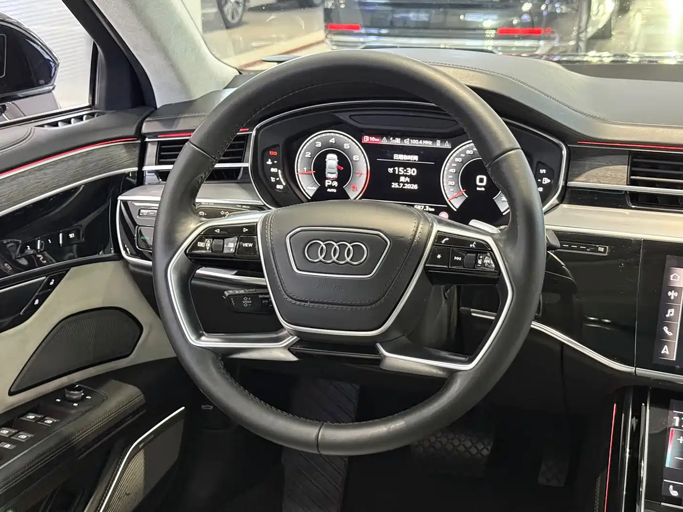 Фото 4 - Audi A8