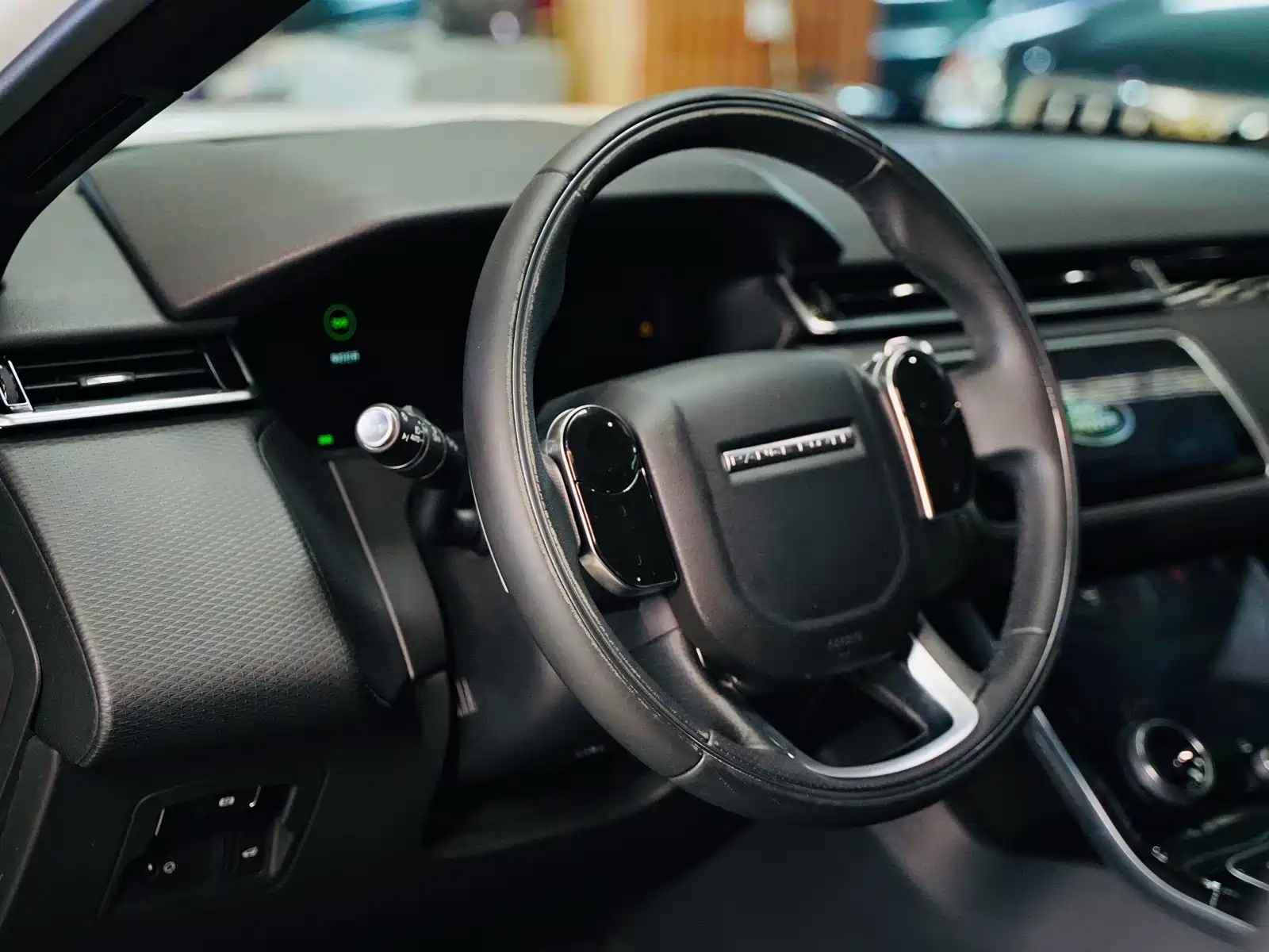 Фото 10 - Land Rover Range Rover Velar