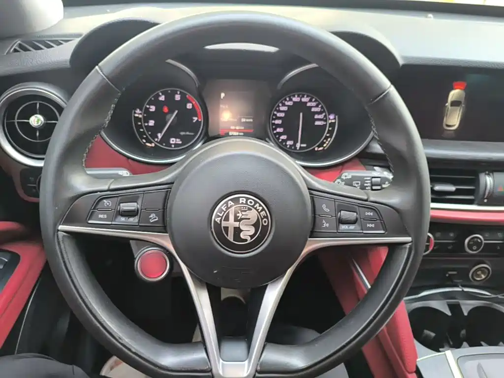 Alfa Romeo Stelvio 2019 2017 2.0T 200HP Elite