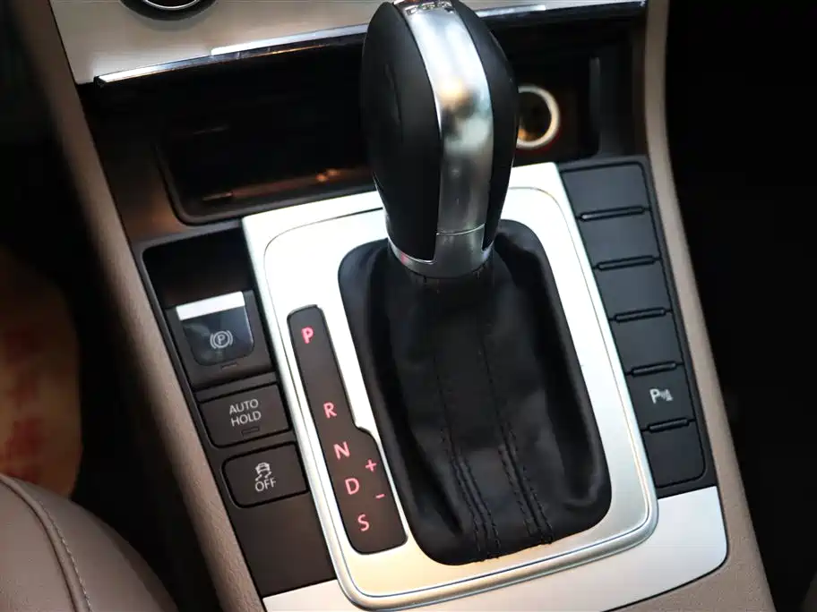 Volkswagen Magotan 2013 1.8TSI Luxury фото 16
