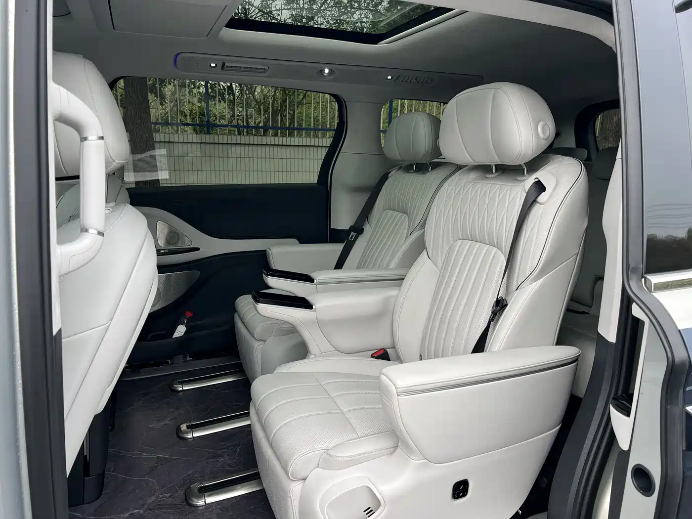 Voyah Auto Voyah Dreamer 2025 PHEV AWD Flagship Qian Kun Edition фото 10