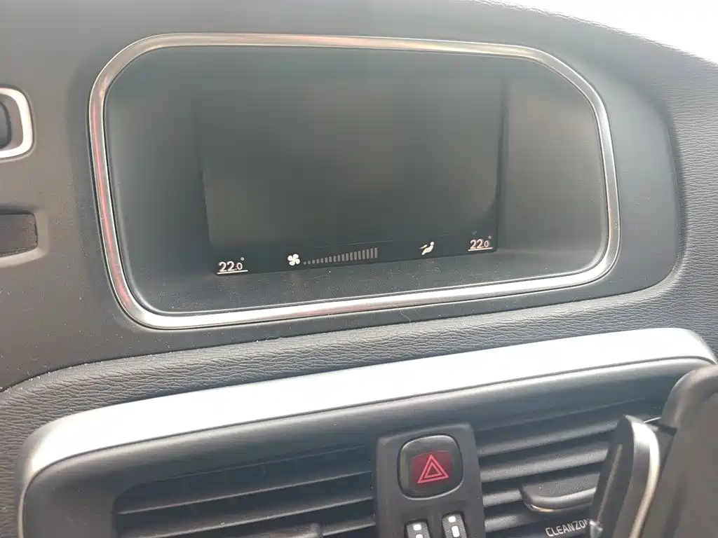 Фото 6 - Volvo V40