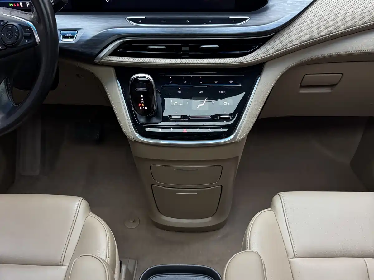 Фото 25 - Buick GL8