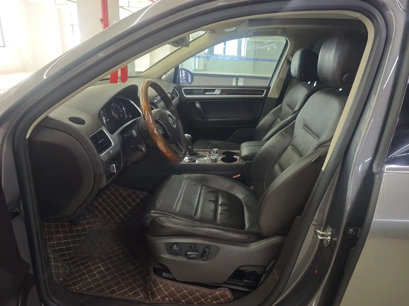 Volkswagen Touareg 2011 3.0TSI Premium фото 8