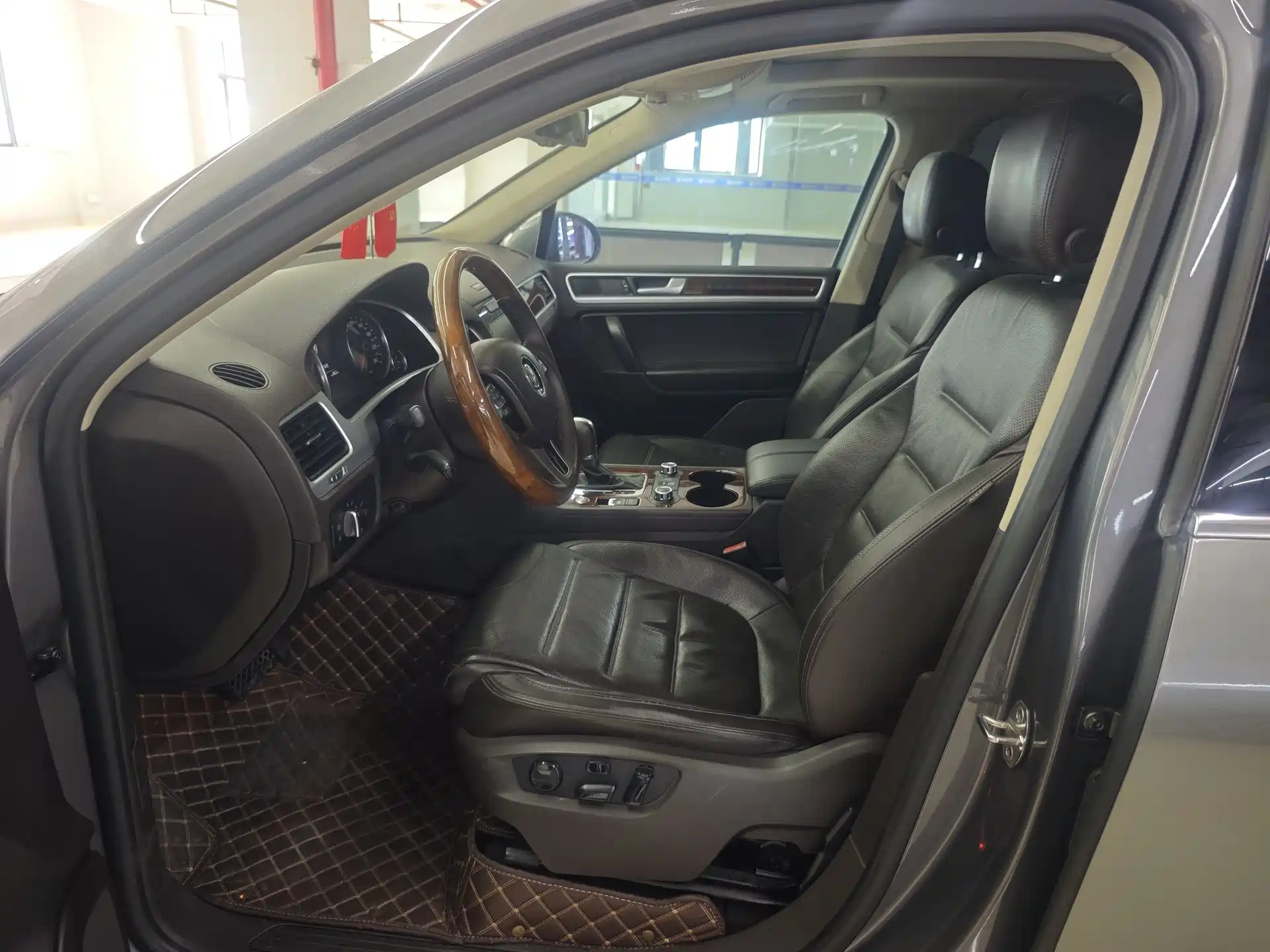 Фото 8 - Volkswagen Touareg