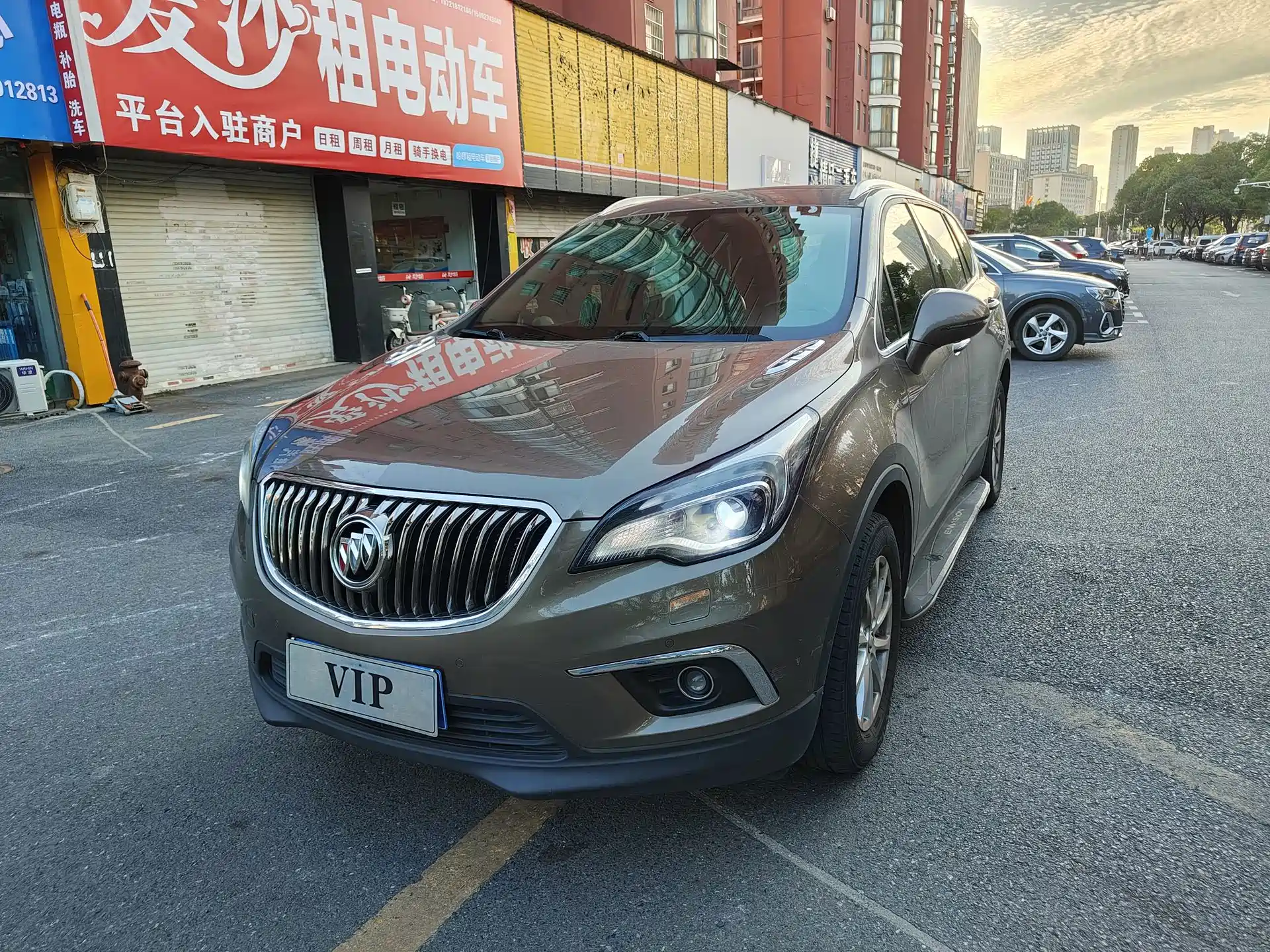 Фото 1 - Buick Envision Plus