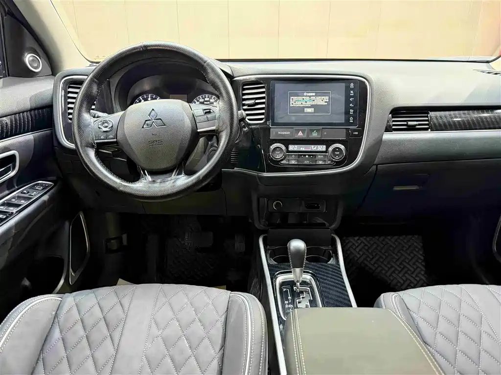 MITSUBISHI OUTLANDER