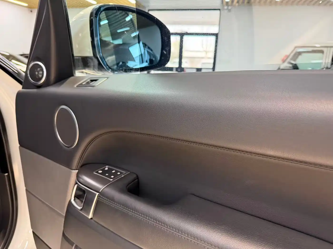 Land Rover Range Rover Sport 2016 Model 3.0 SC V6 HSE фото 15