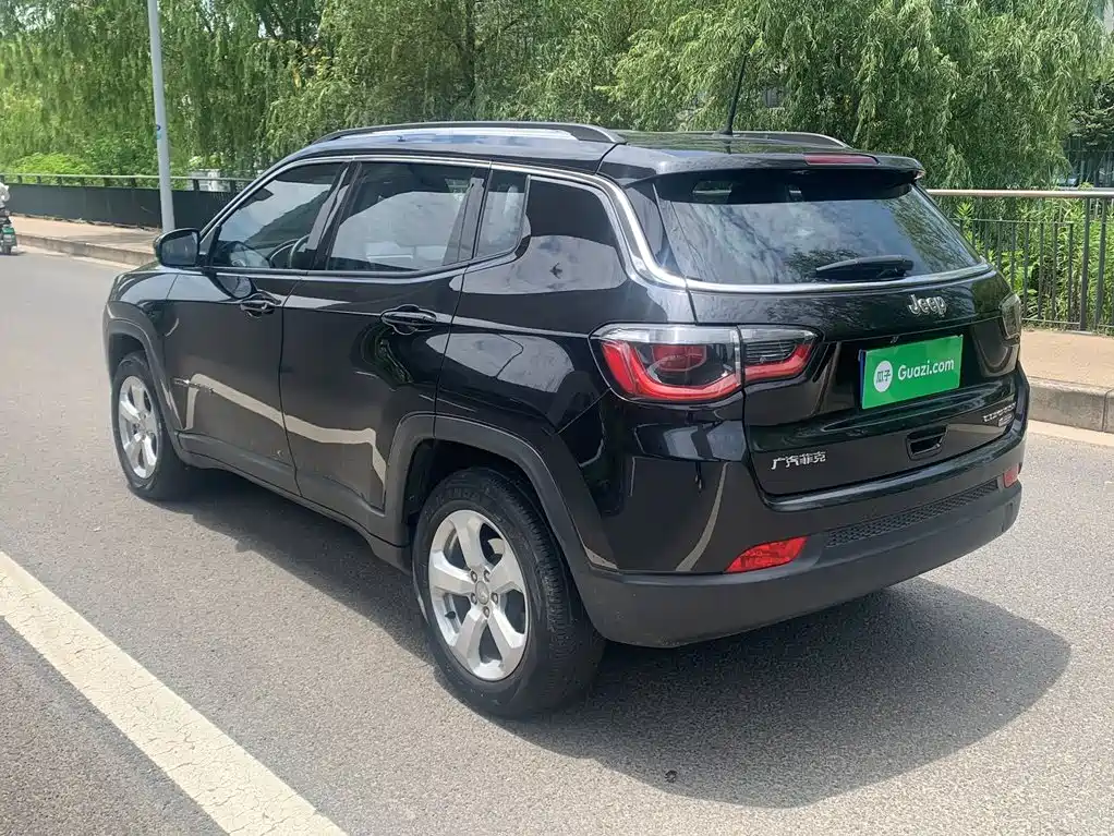 Фото 13 - Jeep Compass