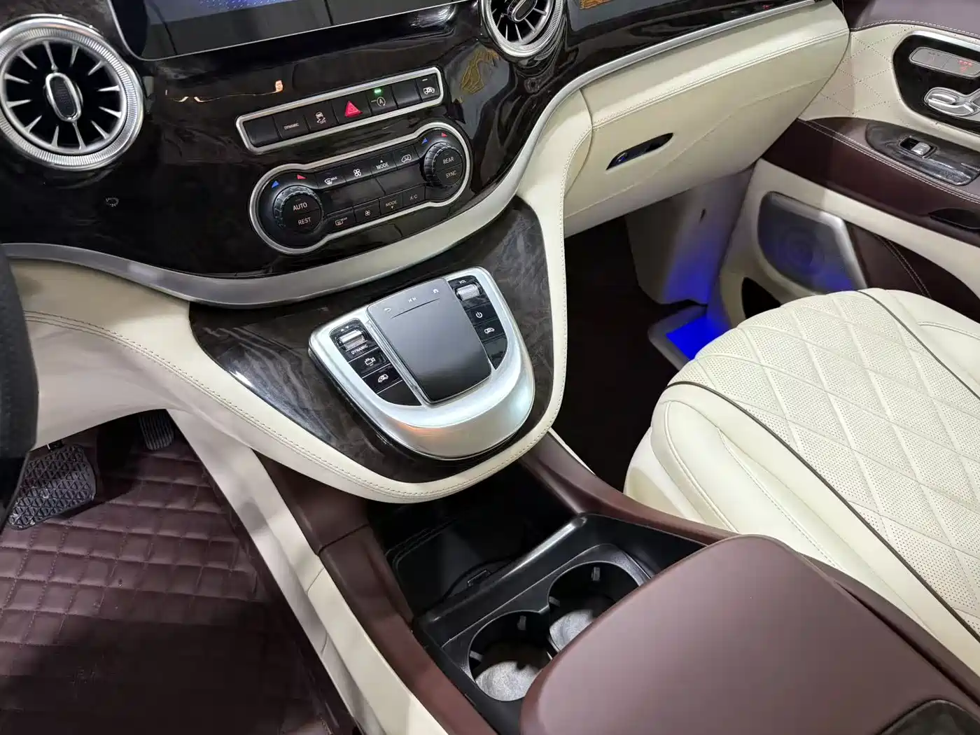 Mercedes-Benz Vito 2021 2.0T Elite 7-Seater фото 19