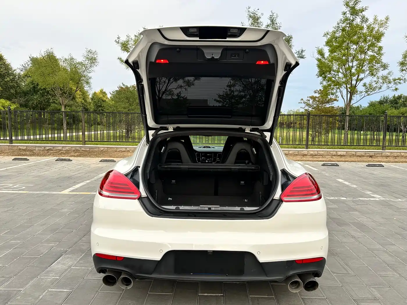Porsche Panamera 2010 Panamera 4 3.6L фото 22