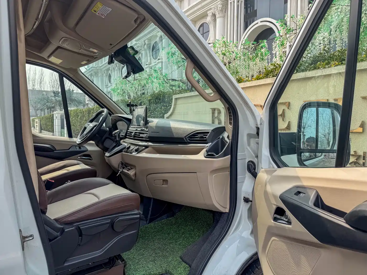 SAIC Maxus MAXUS V90 RV 2021 2.0T Travel Home V90 Self-Contained Class B RV Luxury Longitudinal Bed фото 22