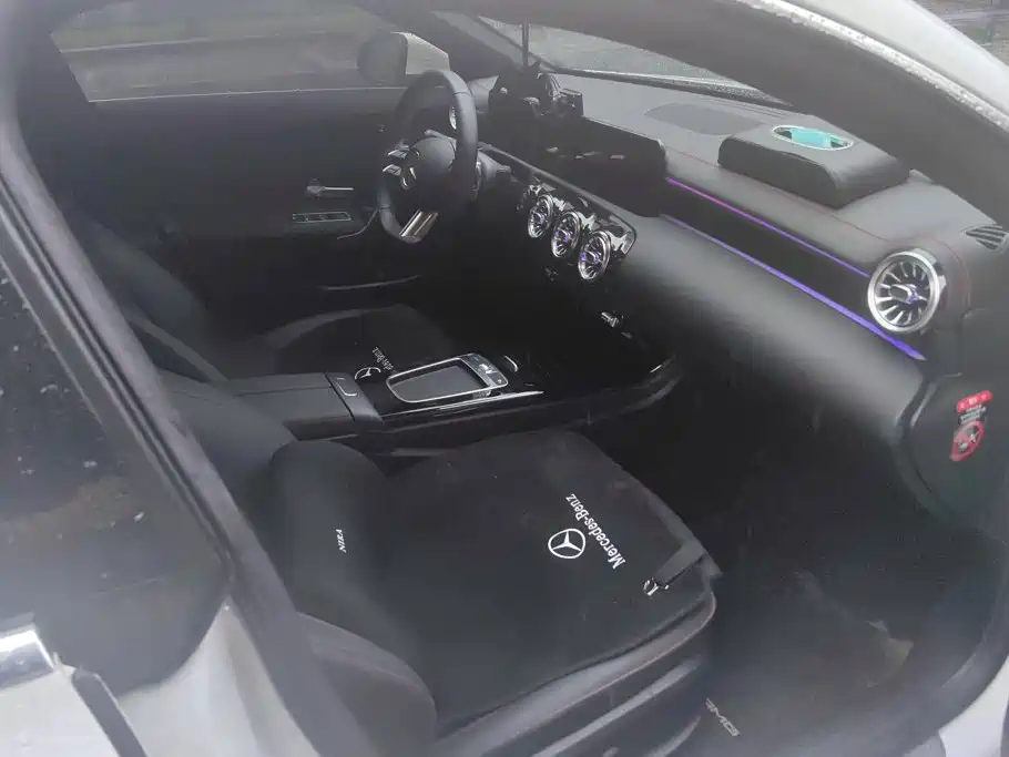 صورة 8 - Mercedes-Benz CLA (Import)