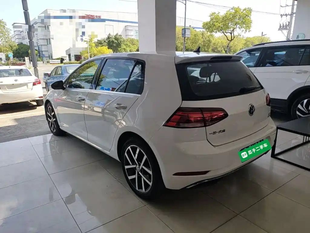 Фото 5 - Volkswagen Golf