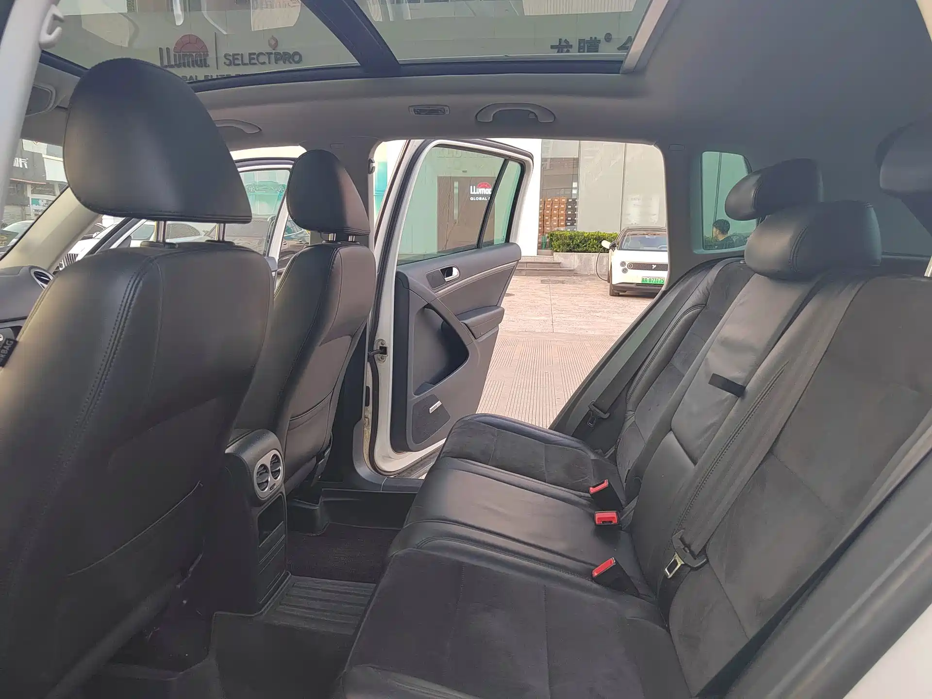 Photo 5 - Volkswagen Tiguan
