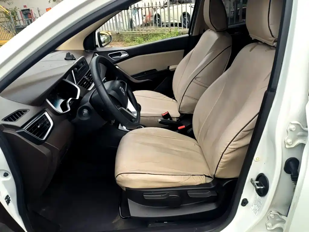Baojun 310W 2017 2017 1.5L Manual Comfort China V