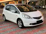 Photo 2 - Honda Fit