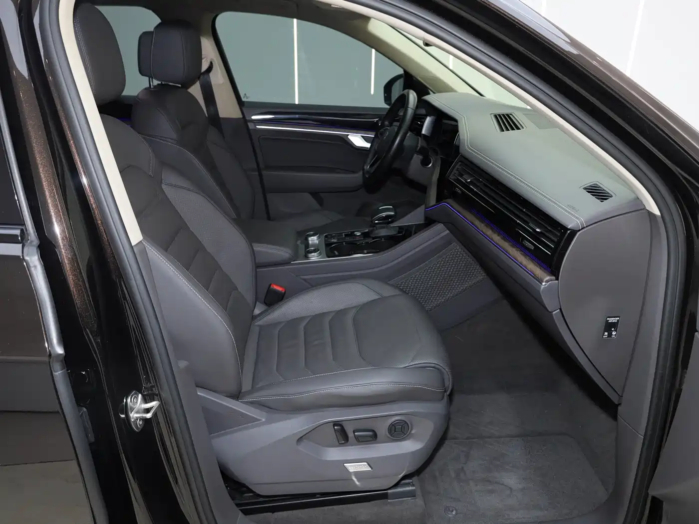 Volkswagen Touareg 2022 3.0TSI Rui Xiang Edition Gloss Black Sport Package фото 20