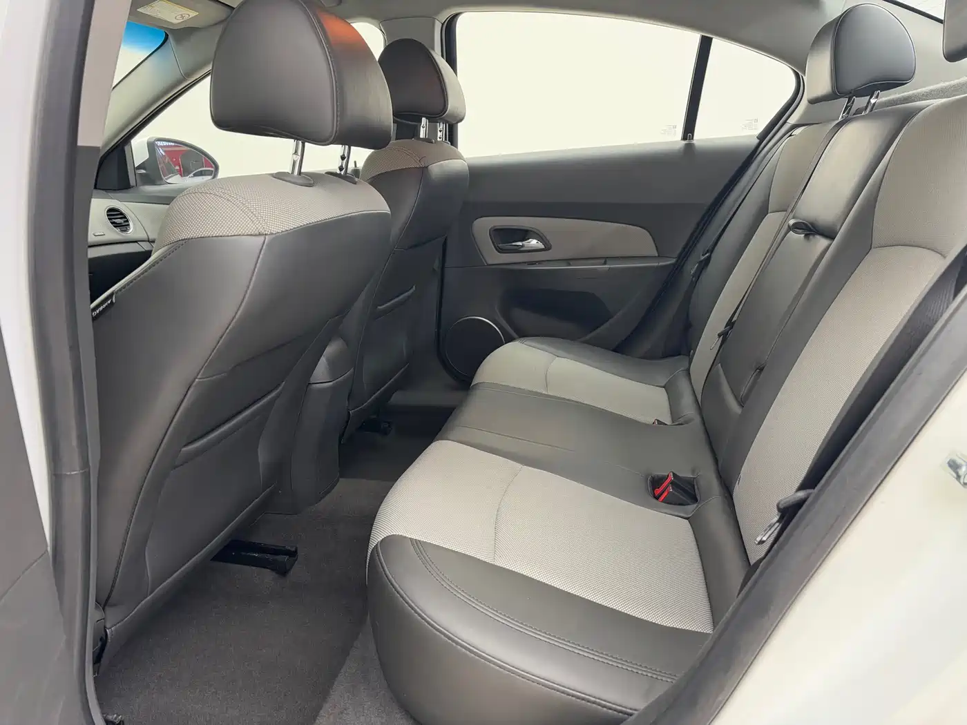 Chevrolet Cruze 2013 Model 1.8L SE AT фото 14