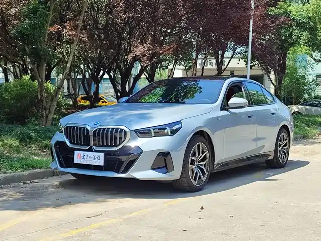 BMW 5 Series (Import) 2025