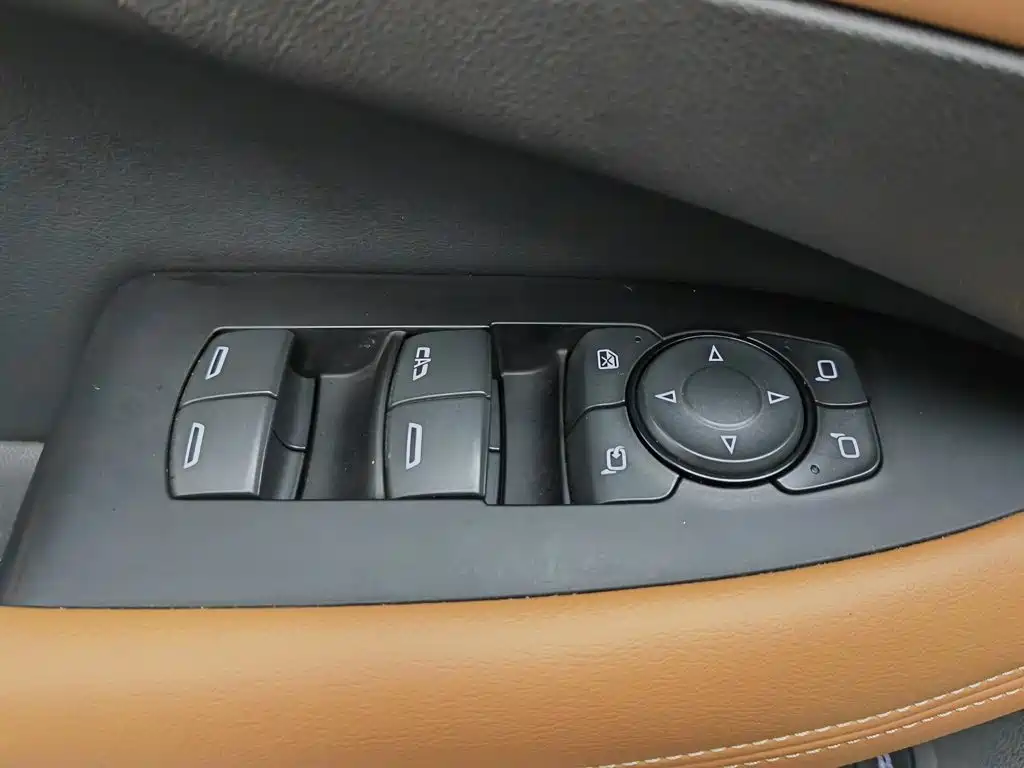 Photo 9 - Buick LaCrosse