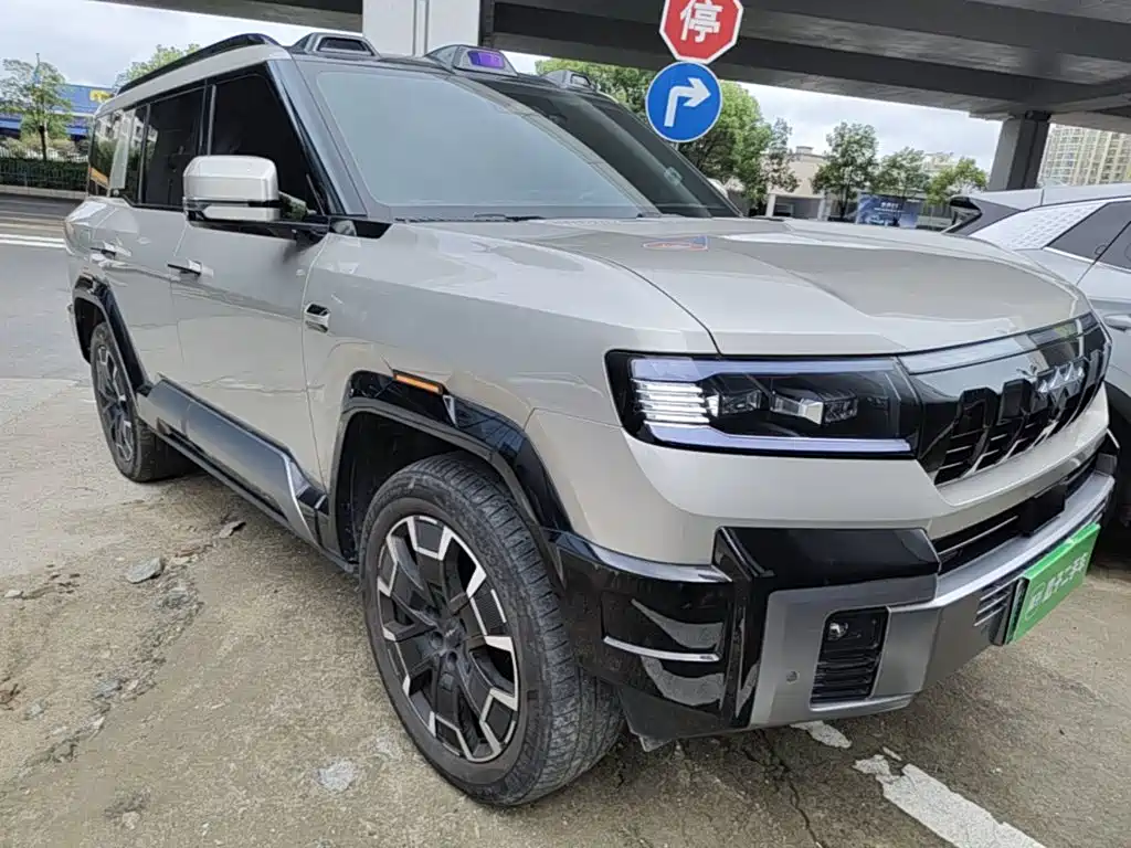 Fang Cheng Bao Leopard 8 2024 2025 Zhiyong Flagship 7-Seater