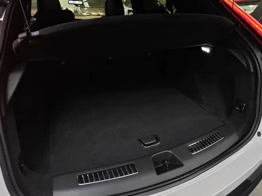Cadillac XT4 2019 2018 28T FWD Leading Edition