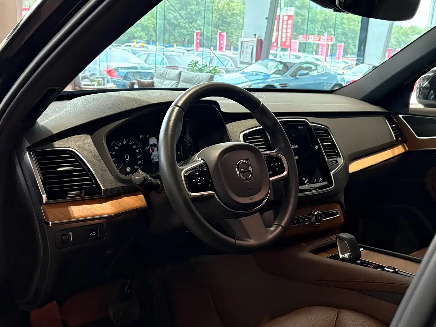Photo 7 - Volvo XC90
