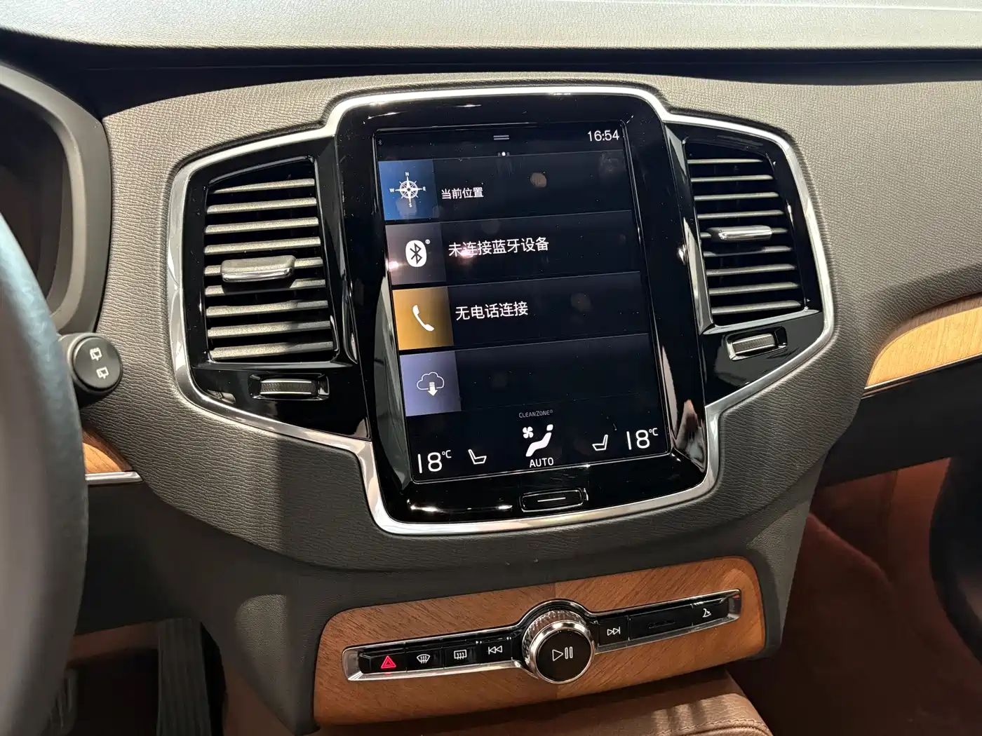 Photo 9 - Volvo XC90
