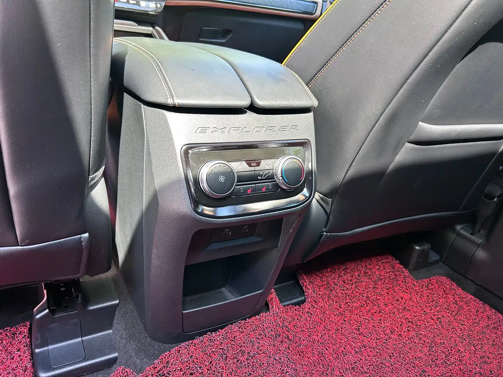 Фото 13 - Ford Explorer