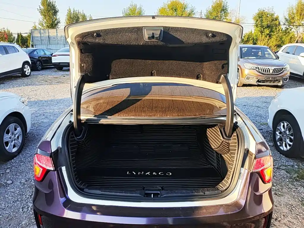 Photo 19 - Lynk & Co 03