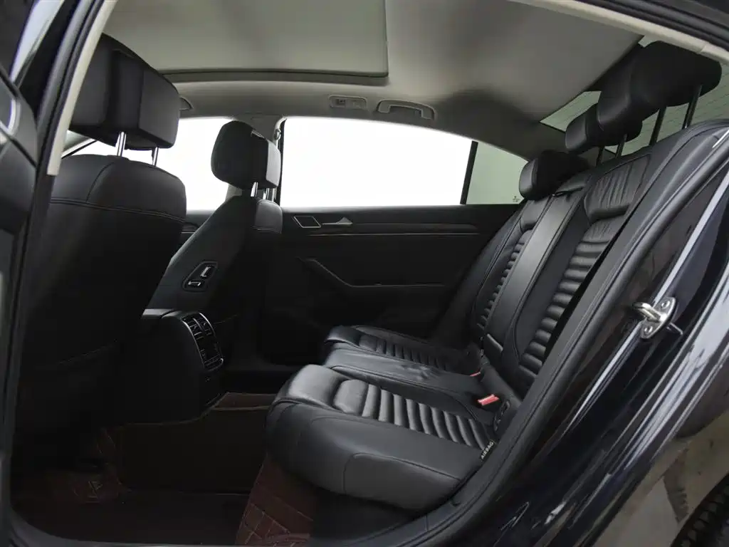 Volkswagen Magotan 2019 330TSI DSG Luxury China V фото 7