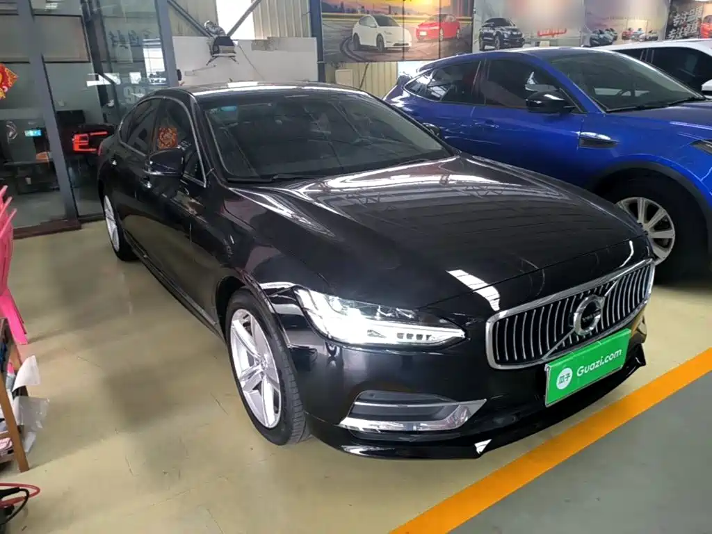 Фото 4 - Volvo S90