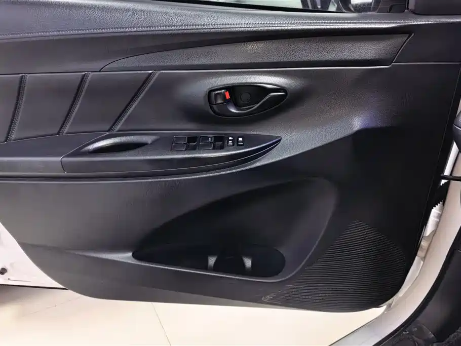 Toyota YARiS L Zhi Xiang 2022 1.5L CVT Leading PLUS Edition фото 7