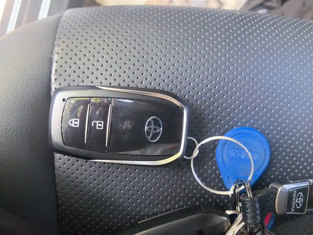 Toyota Highlander 2024 2.5L Smart Hybrid 4WD Luxury 7-seater фото 12