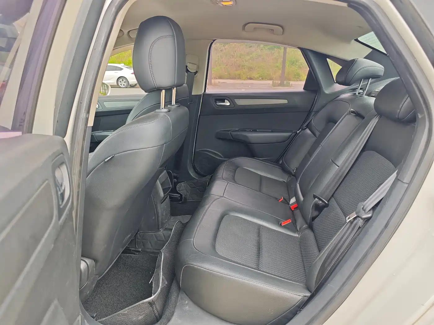 Citroën C4 C-Quatre 2016 2016 Happy Edition 1.6L Automatic Luxury Type