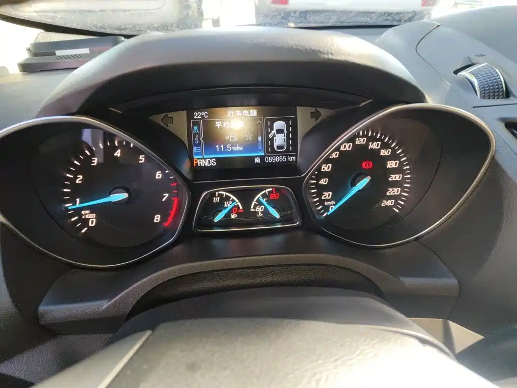 Фото 12 - Ford Kuga