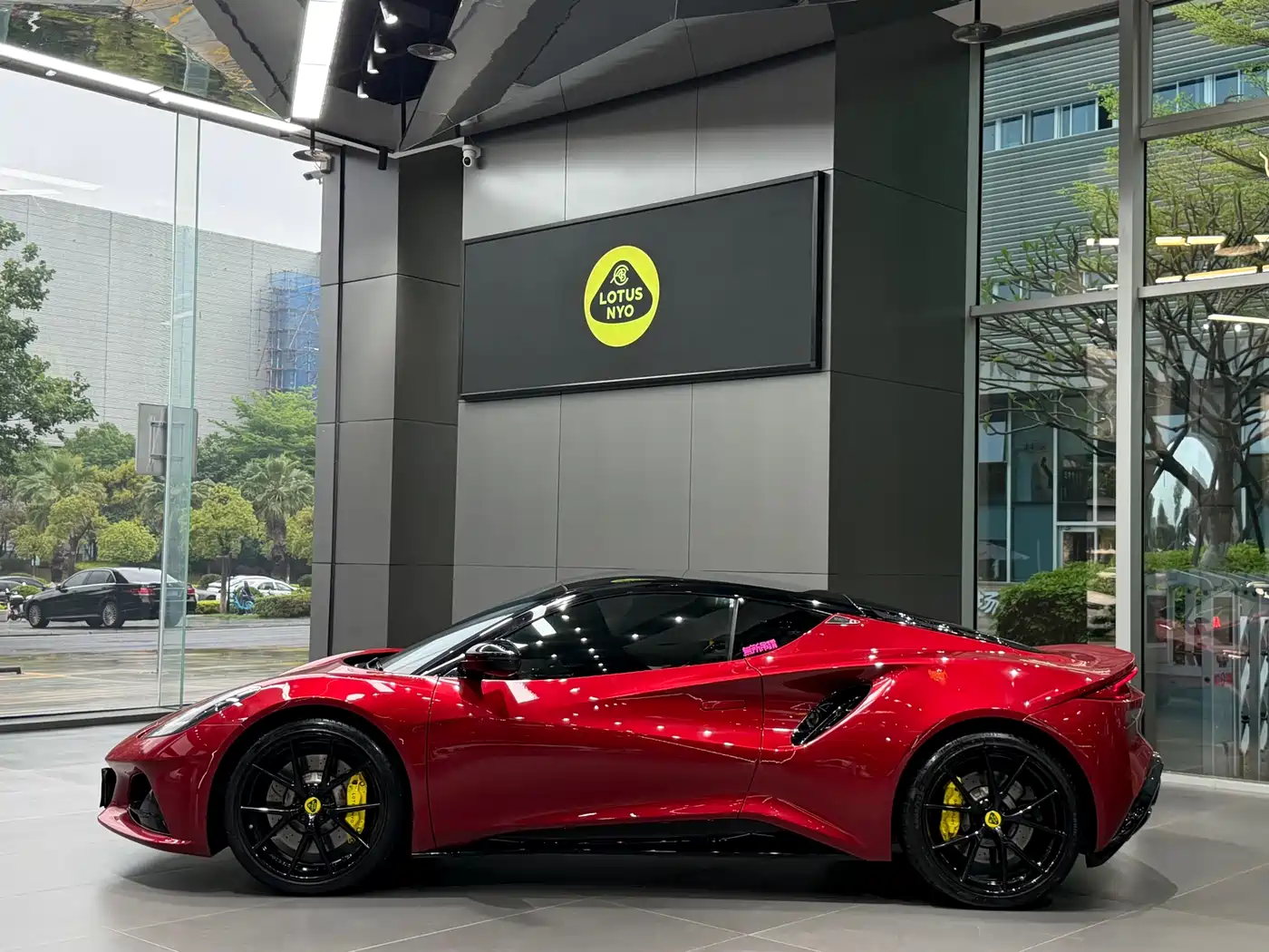Lotus Cars EMIRA 2021 2.0T DCT First Edition фото 8