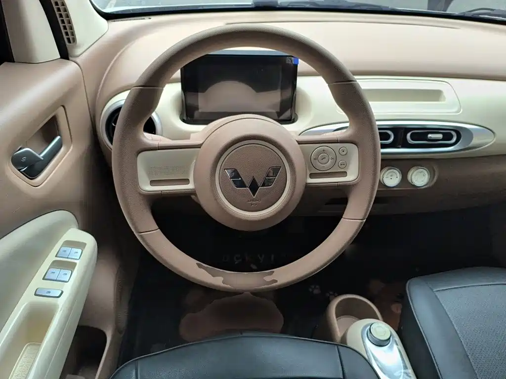Wuling Motors Hongguang MINIEV 2026 2025 4-Door Advanced