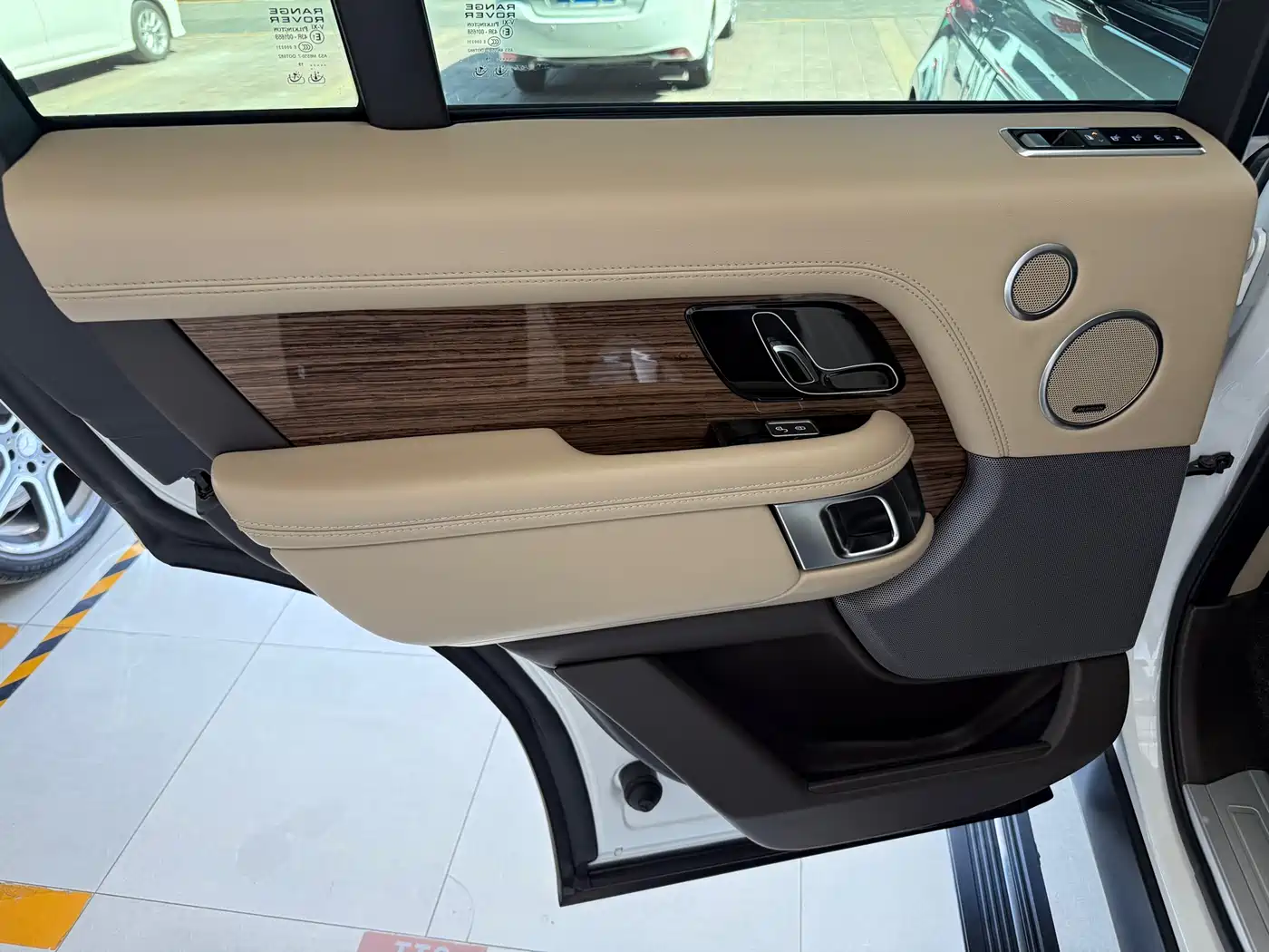 Land Rover Range Rover 2019 3.0 SCV6 Heritage Edition фото 9