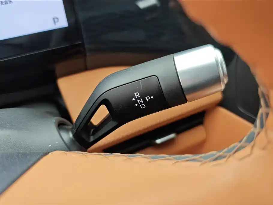 Geely Galaxy Galaxy L7 2025 EM-i 115km Explorer+ Edition фото 16
