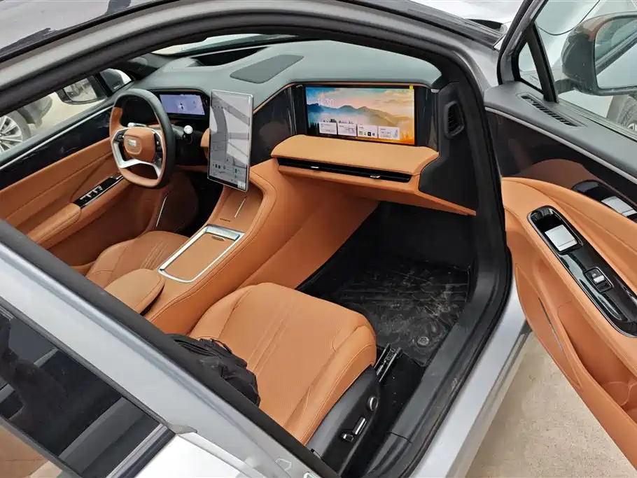 Geely Galaxy Galaxy L7 2025 EM-i 115km Explorer+ Edition фото 8