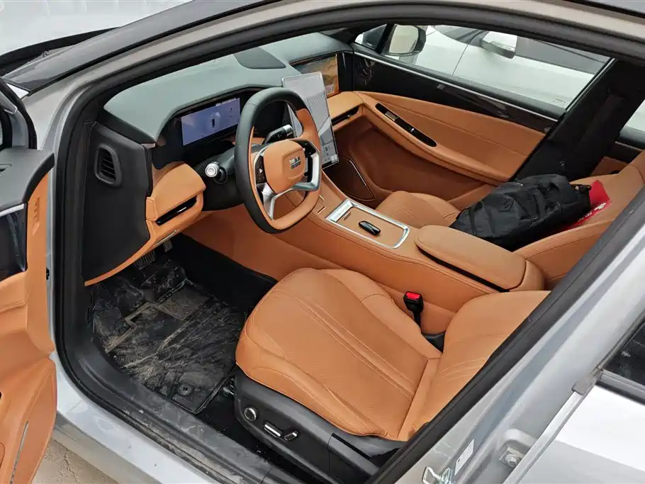 Geely Galaxy Galaxy L7 2025 EM-i 115km Explorer+ Edition фото 9
