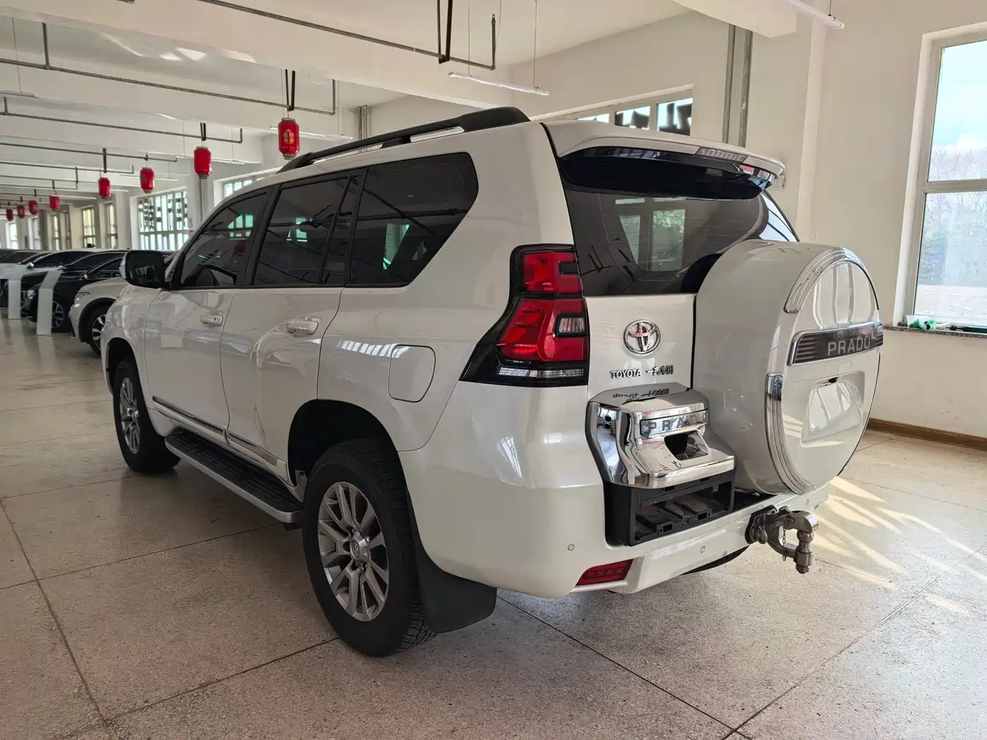 Toyota Prado 2018 3.5L Automatic TX-L Rear-mounted Spare Tire фото 4