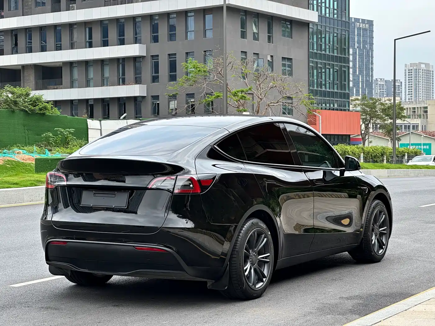 TESLA MODEL Y
